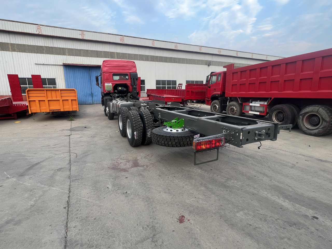 SINOTRUK HOWO - Тягач: фото 3 SINOTRUK HOWO - Тягач: фото 3