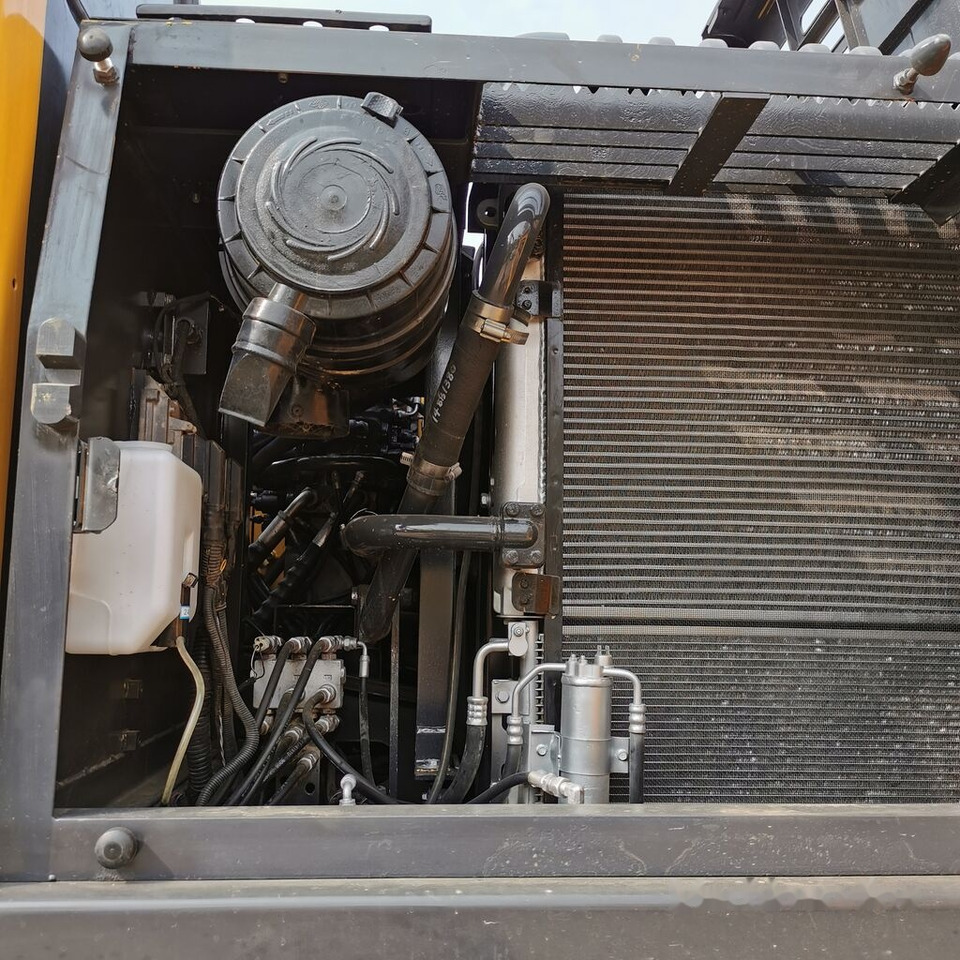 Гусеничный экскаватор Volvo EC140: фото 10