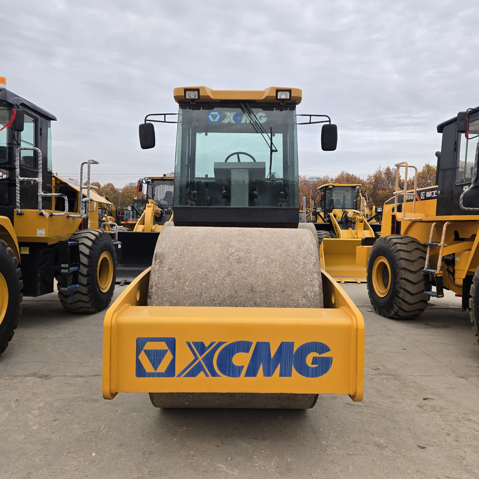 XCMG 3Y252J - Дорожный каток: фото 2 XCMG 3Y252J - Дорожный каток: фото 2