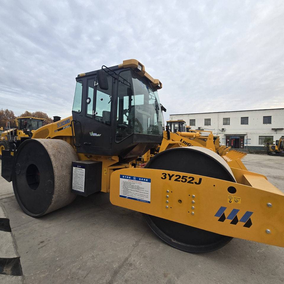 XCMG 3Y252J - Дорожный каток: фото 4 XCMG 3Y252J - Дорожный каток: фото 4