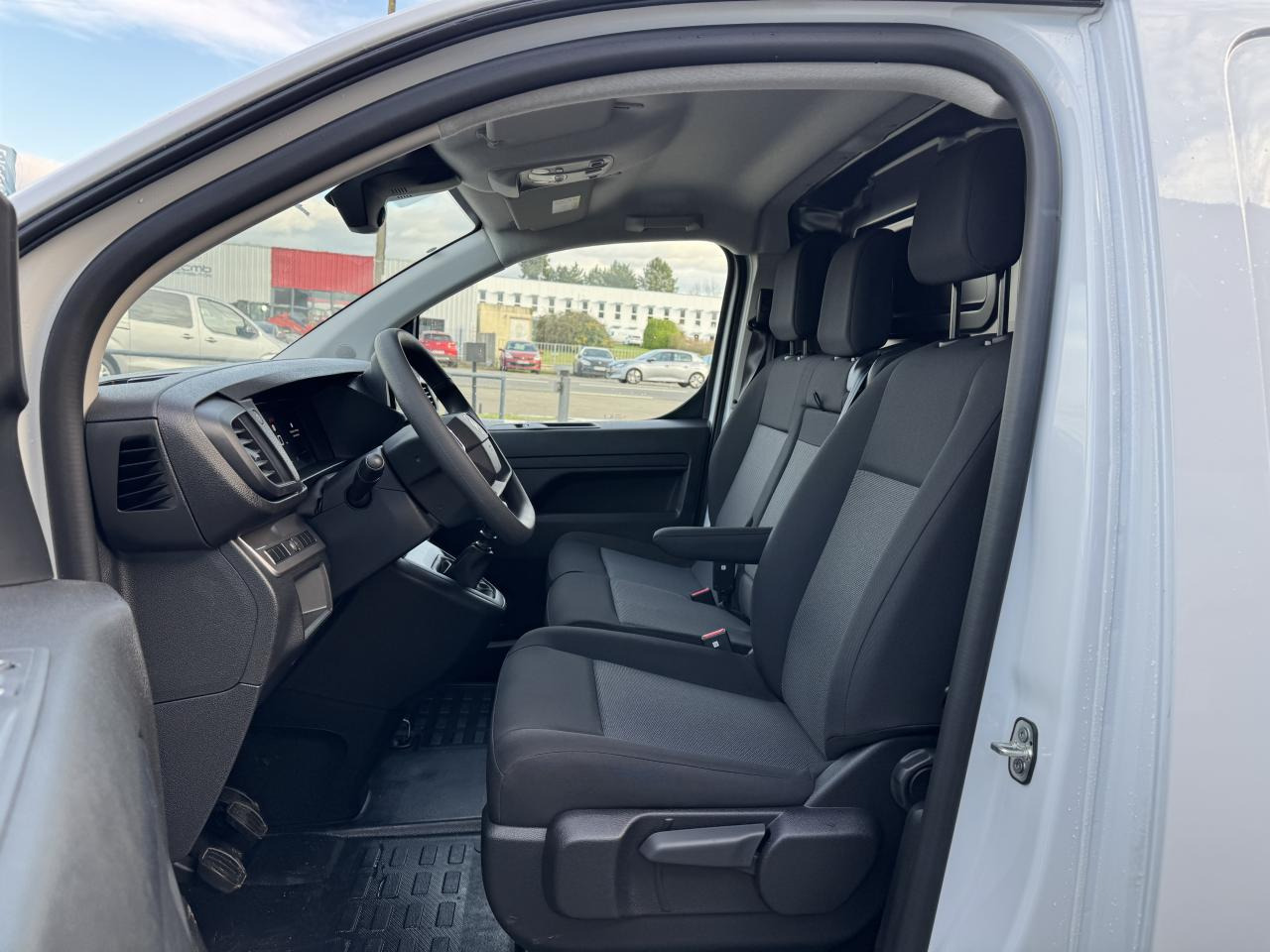 CITROEN Jumpy XL 2.0 BlueHDi - 145 S&S - BVM III FOURGON . PHASE 2 - Цельнометаллический фургон: фото 5 CITROEN Jumpy XL 2.0 BlueHDi - 145 S&S - BVM III FOURGON . PHASE 2 - Цельнометаллический фургон: фото 5