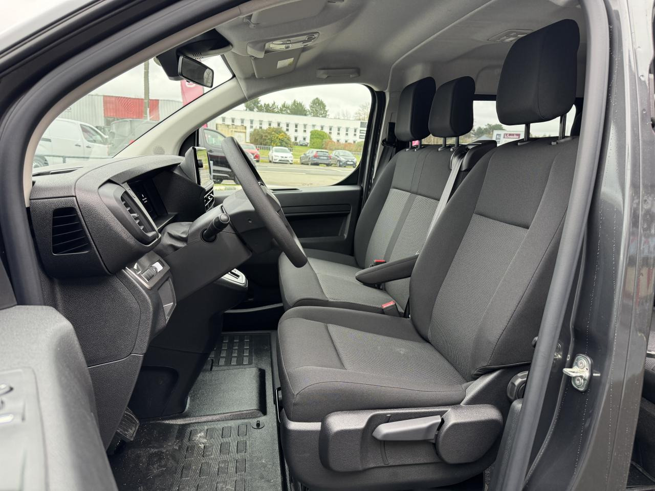 CITROEN Jumpy XL 2.0 BlueHDi - 180 S&S - BV EAT8 III CABINE APPROFONDIE Cabine approfondie Fixe PHASE 2 - Цельнометаллический фургон: фото 4 CITROEN Jumpy XL 2.0 BlueHDi - 180 S&S - BV EAT8 III CABINE APPROFONDIE Cabine approfondie Fixe PHASE 2 - Цельнометаллический фургон: фото 4