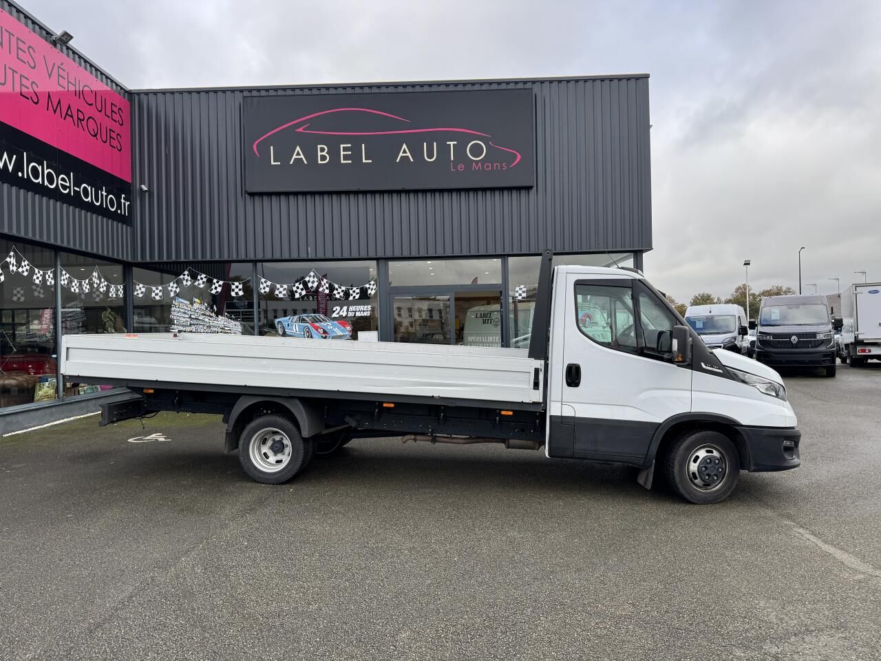 IVECO DAILY 35C16 3.0 160CH PLATEAU RIDELLES ROUES JUMELEES - Малотоннажный бортовой грузовик: фото 1 IVECO DAILY 35C16 3.0 160CH PLATEAU RIDELLES ROUES JUMELEES - Малотоннажный бортовой грузовик: фото 1