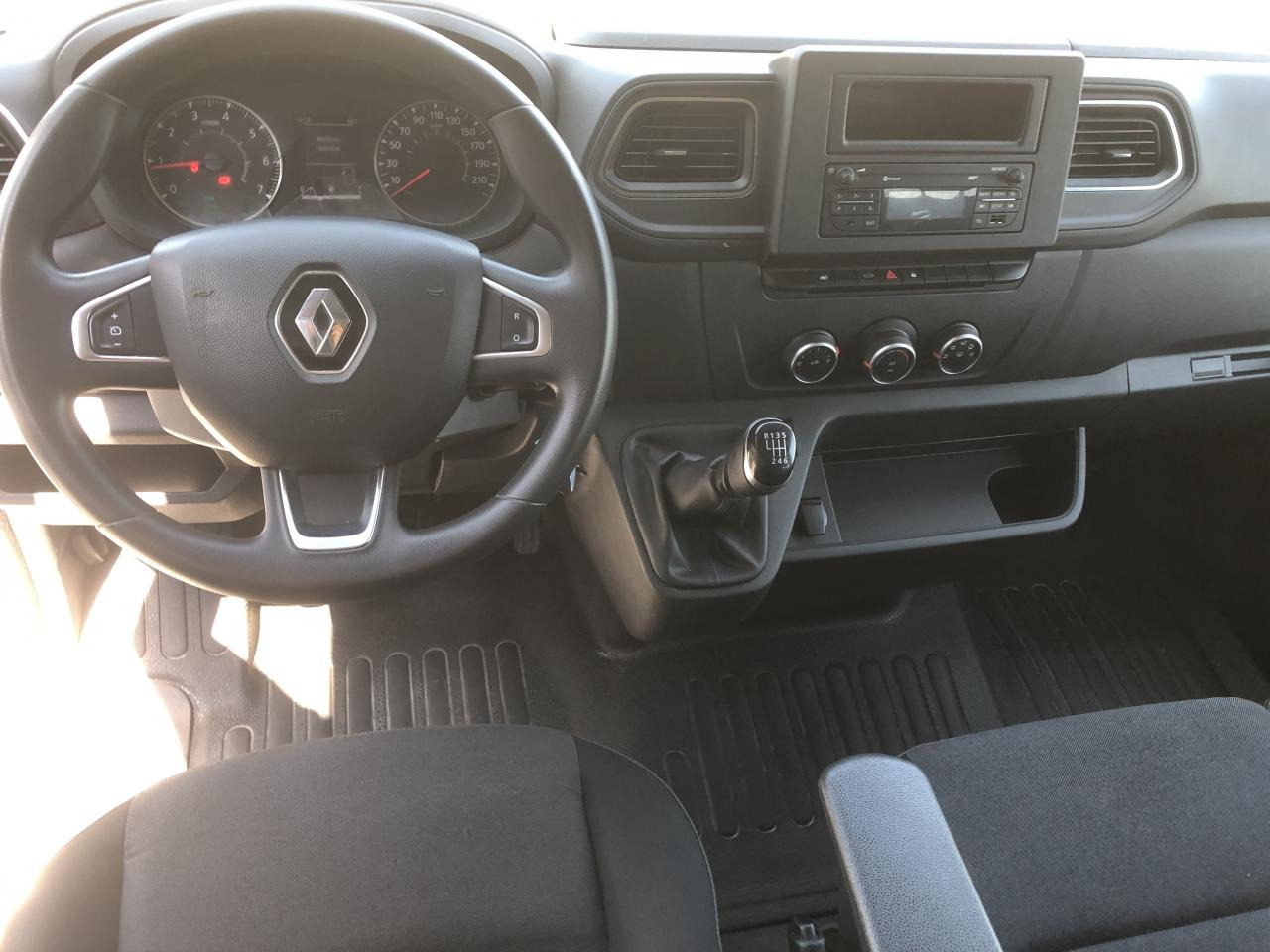 RENAULT MASTER 3T5 L2H2 2.3 DCI 135 CONFORT CABINE APPROFONDIE 7 PLACES - Цельнометаллический фургон: фото 4 RENAULT MASTER 3T5 L2H2 2.3 DCI 135 CONFORT CABINE APPROFONDIE 7 PLACES - Цельнометаллический фургон: фото 4