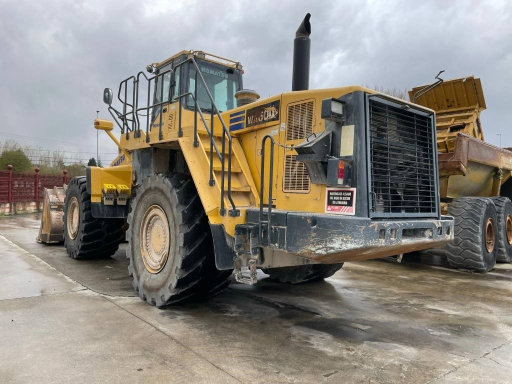 Komatsu WA 600-6 - Колёсный погрузчик: фото 1 Komatsu WA 600-6 - Колёсный погрузчик: фото 1