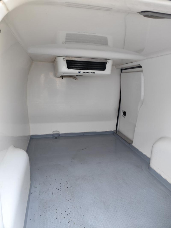 Fiat Doblo Maxi 105 cv PC avec caisse frigorifique - Фургон-рефрижератор: фото 4 Fiat Doblo Maxi 105 cv PC avec caisse frigorifique - Фургон-рефрижератор: фото 4