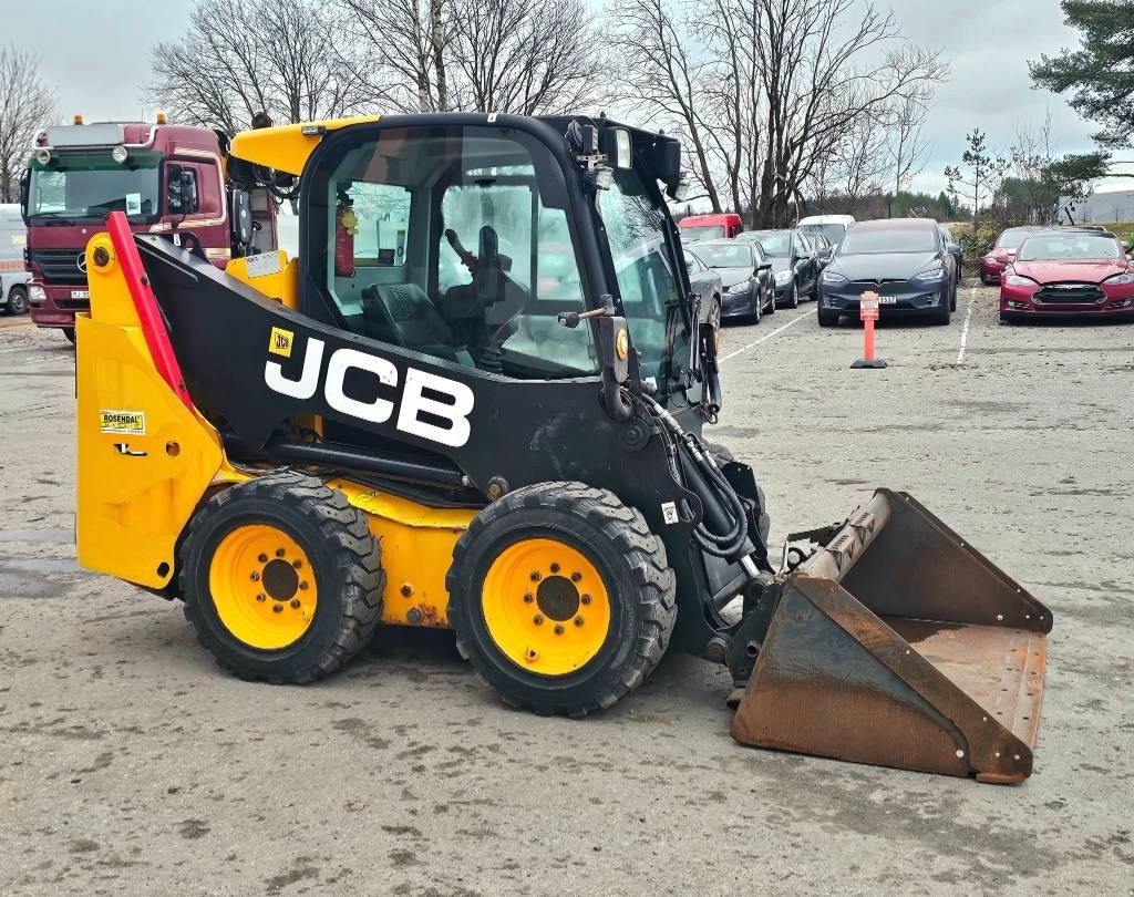 JCB 155 - Мини-погрузчик с бортовым поворотом: фото 3 JCB 155 - Мини-погрузчик с бортовым поворотом: фото 3