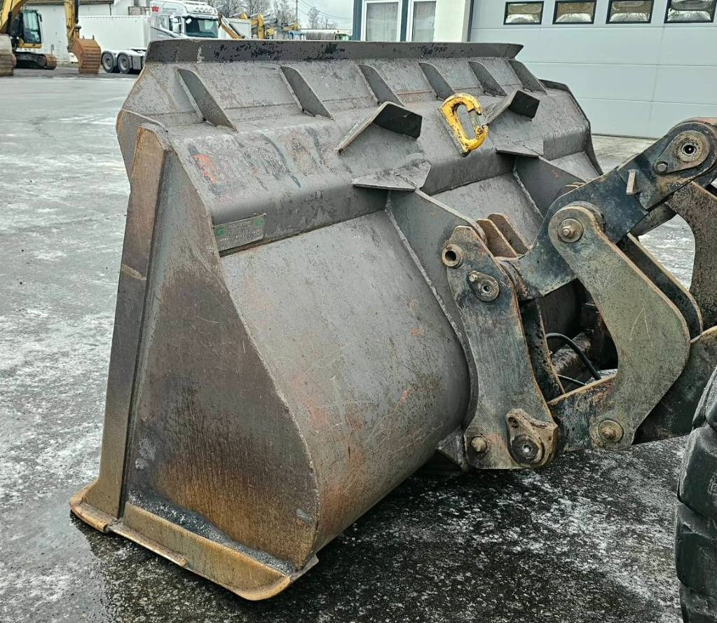 Колёсный погрузчик Volvo L 120: фото 14