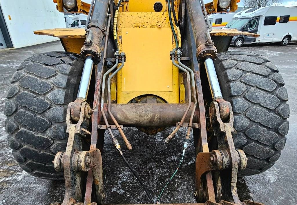 Колёсный погрузчик Volvo L 120: фото 9