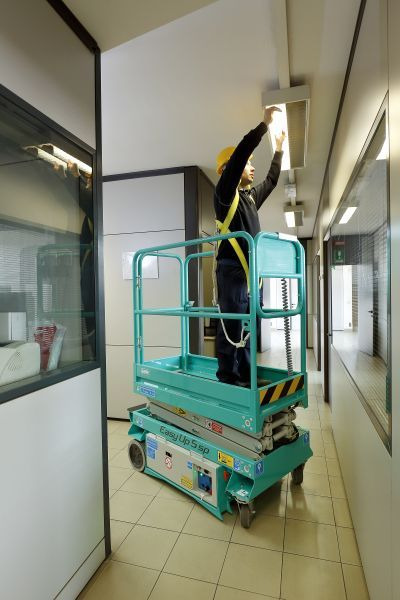 IMER GROUP Easy UP 5 Nowy Mini podnośnik nożycowy - Ножничный подъемник: фото 2 IMER GROUP Easy UP 5 Nowy Mini podnośnik nożycowy - Ножничный подъемник: фото 2