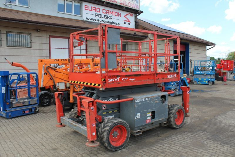 Skyjack podnośnik nożycowy 4x4 spalinowy 12 m Skyjack SJ6832RT - Ножничный подъемник: фото 1 Skyjack podnośnik nożycowy 4x4 spalinowy 12 m Skyjack SJ6832RT - Ножничный подъемник: фото 1