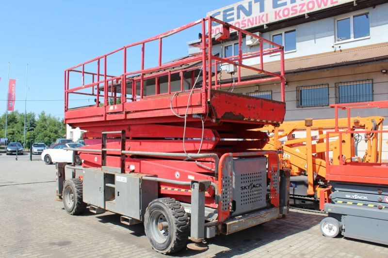 Podnośnik nożycowy 4x4 spalinowy 17 m Skyjack SJ9250 - Ножничный подъемник: фото 2 Podnośnik nożycowy 4x4 spalinowy 17 m Skyjack SJ9250 - Ножничный подъемник: фото 2