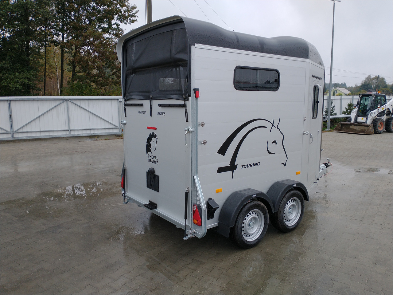 Cheval Liberté Touring Country + Siodlarnia, Debon - Прицеп-коневоз: фото 3 Cheval Liberté Touring Country + Siodlarnia, Debon - Прицеп-коневоз: фото 3