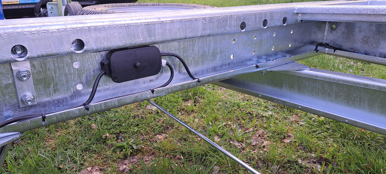 Новый Прицеп-автовоз LAWETA Z NAJAZDAMI NA 2 AUTA 8,5x2M DMC 3500, 3 OSIE / CAR TRANSPORTER WITH RAMPS FOR 2 CARS 8.5x2M DMC 3500, 3 AXLES: фото 12