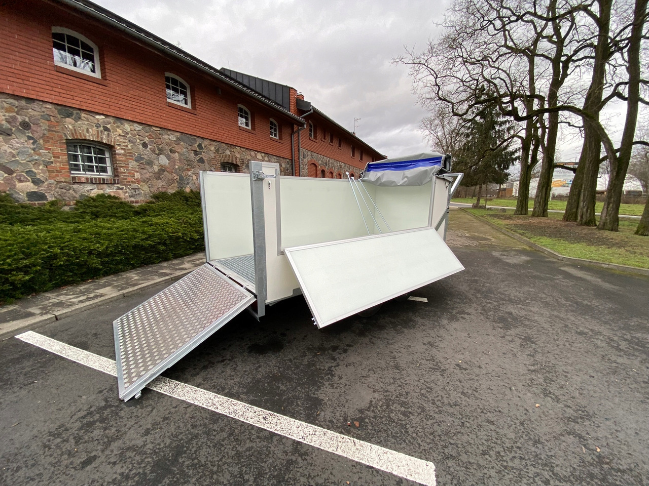 PRZYCZEPA DO PRZEWOZU ŚWIŃ / BYDŁA, DMC 2700 / TRAILER FOR TRANSPORTING PIGS / CATTLE, DMC 2700 - Прицеп для перевозки животных: фото 5 PRZYCZEPA DO PRZEWOZU ŚWIŃ / BYDŁA, DMC 2700 / TRAILER FOR TRANSPORTING PIGS / CATTLE, DMC 2700 - Прицеп для перевозки животных: фото 5