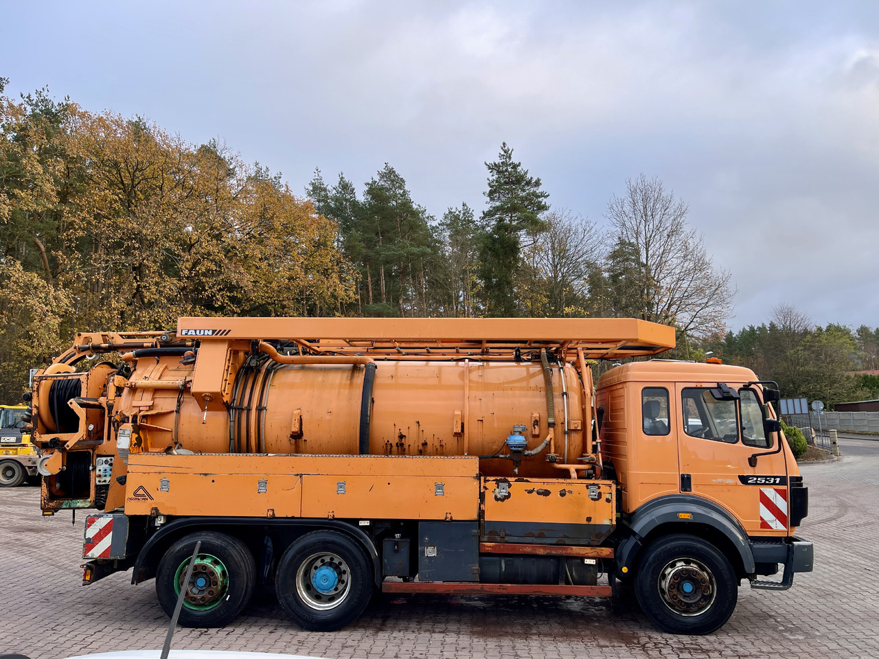 Mercedes-Benz 2531L - Ассенизатор: фото 3 Mercedes-Benz 2531L - Ассенизатор: фото 3