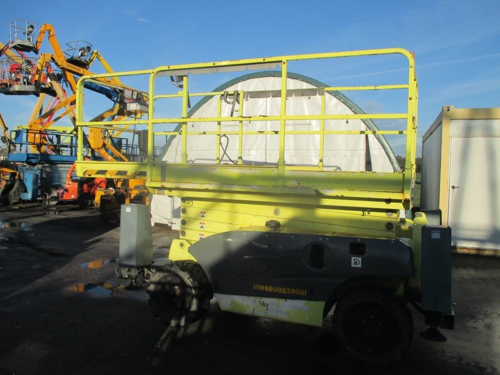 Haulotte Compact 12 DX - Ножничный подъемник: фото 2 Haulotte Compact 12 DX - Ножничный подъемник: фото 2