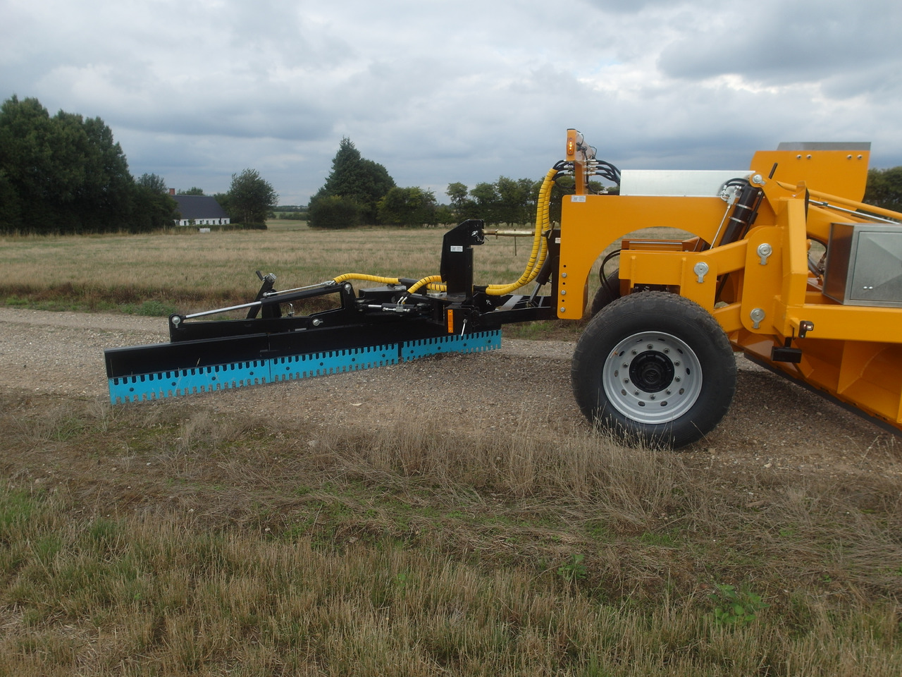 GST 2550 Gravel road tractor Grader - Грейдер: фото 4 GST 2550 Gravel road tractor Grader - Грейдер: фото 4