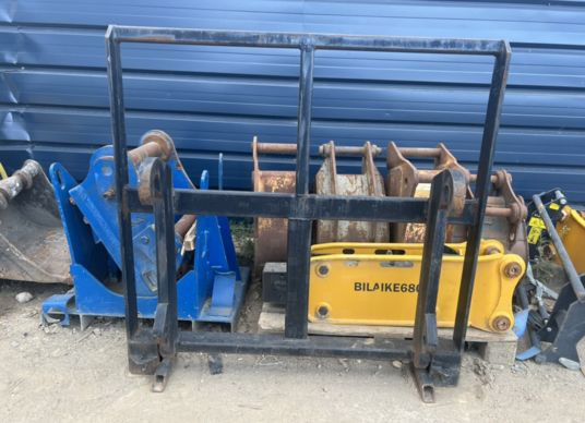 Merlo Pique botte - Навесное оборудование для Погрузочно-разгрузочной техники: фото 3 Merlo Pique botte - Навесное оборудование для Погрузочно-разгрузочной техники: фото 3