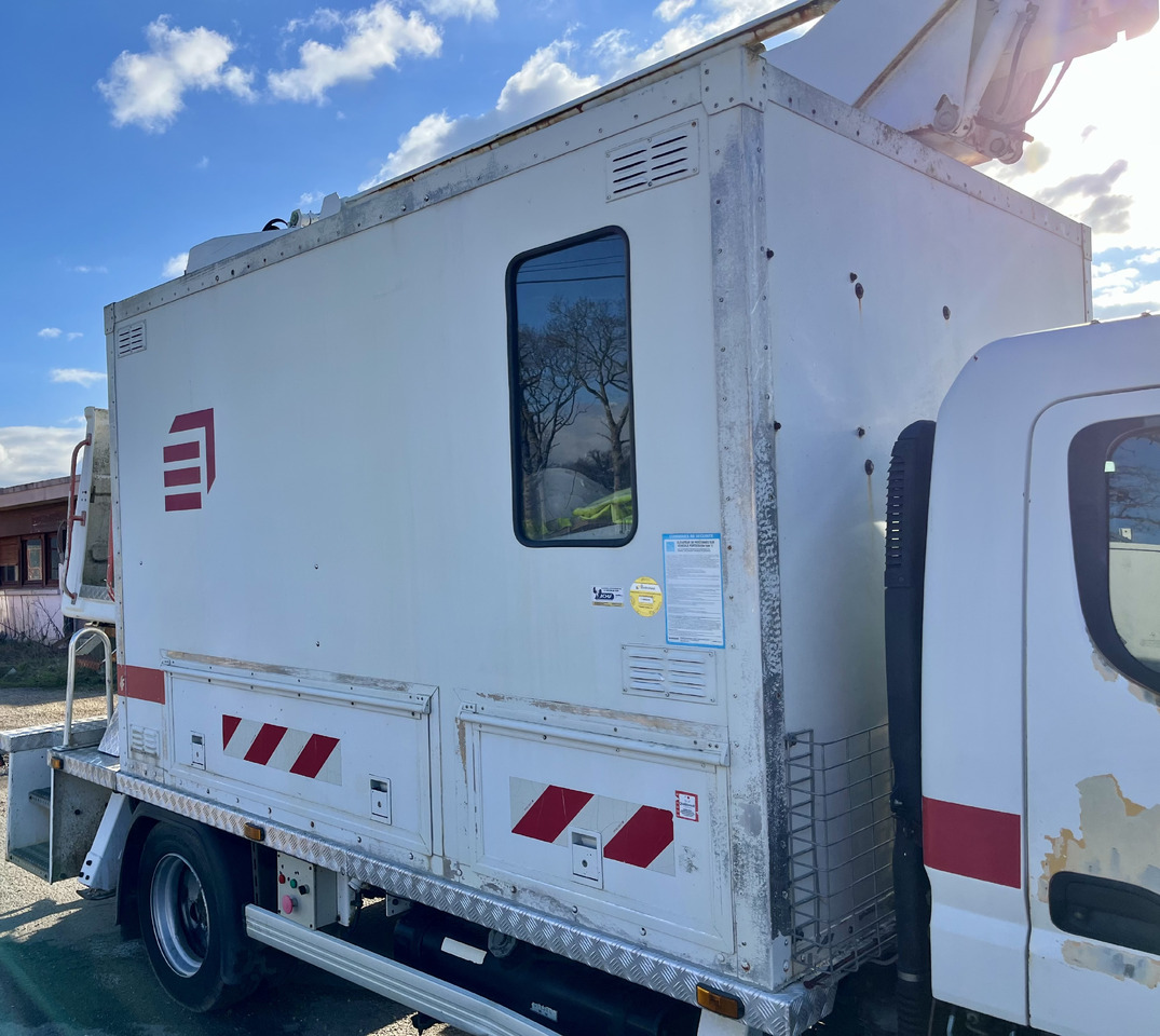 Mitsubishi Canter 7c15 - Грузовик с подъемником: фото 4 Mitsubishi Canter 7c15 - Грузовик с подъемником: фото 4