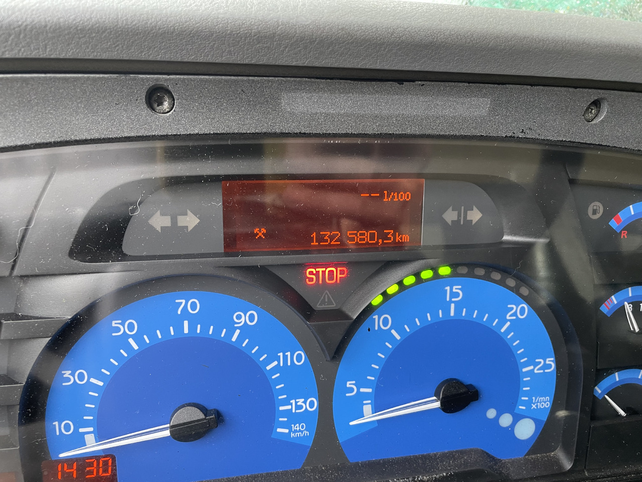 Renault Kerax 8x4 pata point a temps Mauguin - Гудронатор: фото 3 Renault Kerax 8x4 pata point a temps Mauguin - Гудронатор: фото 3