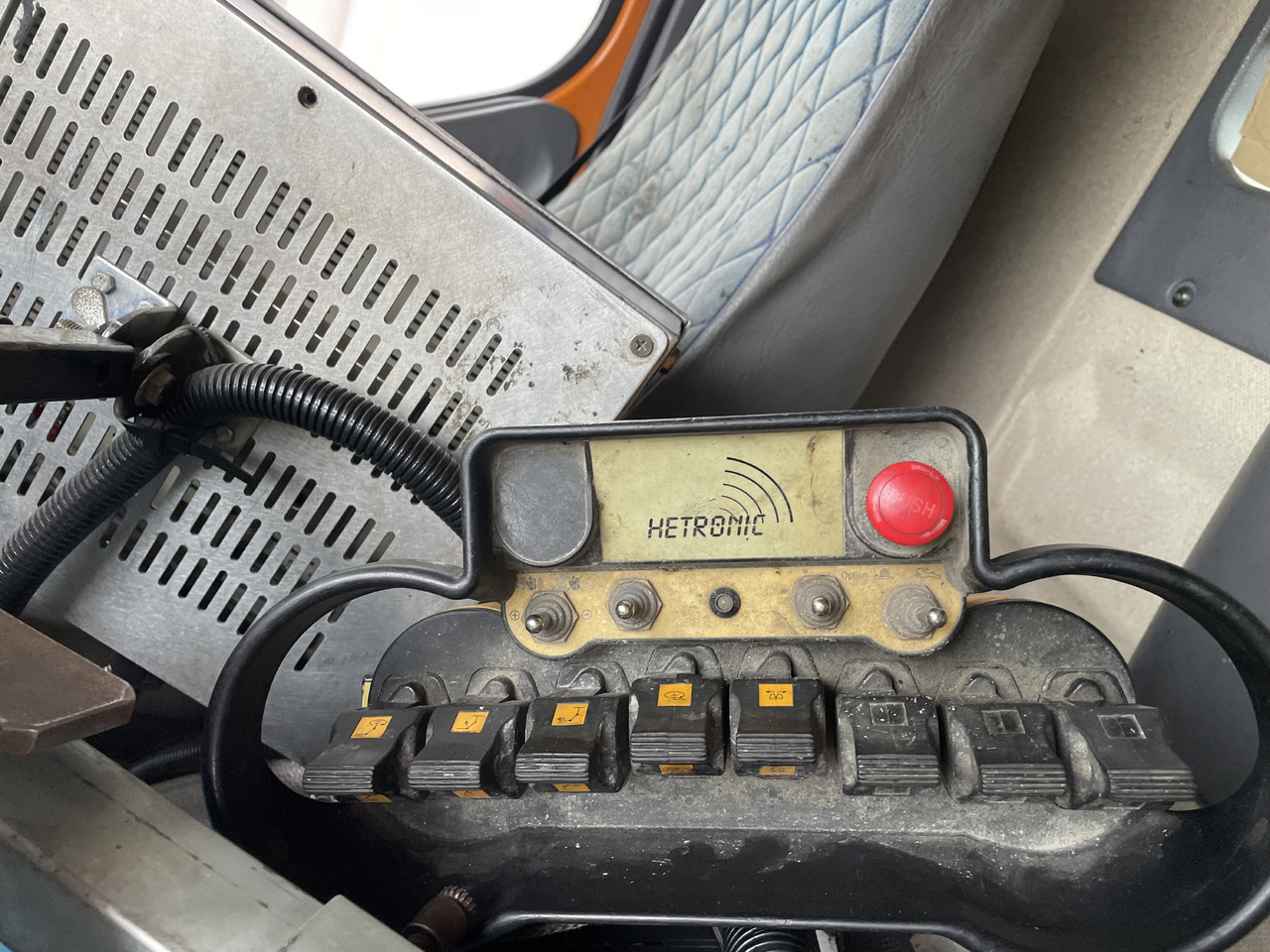 Renault Kerax 8x4 pata point a temps Mauguin - Гудронатор: фото 5 Renault Kerax 8x4 pata point a temps Mauguin - Гудронатор: фото 5