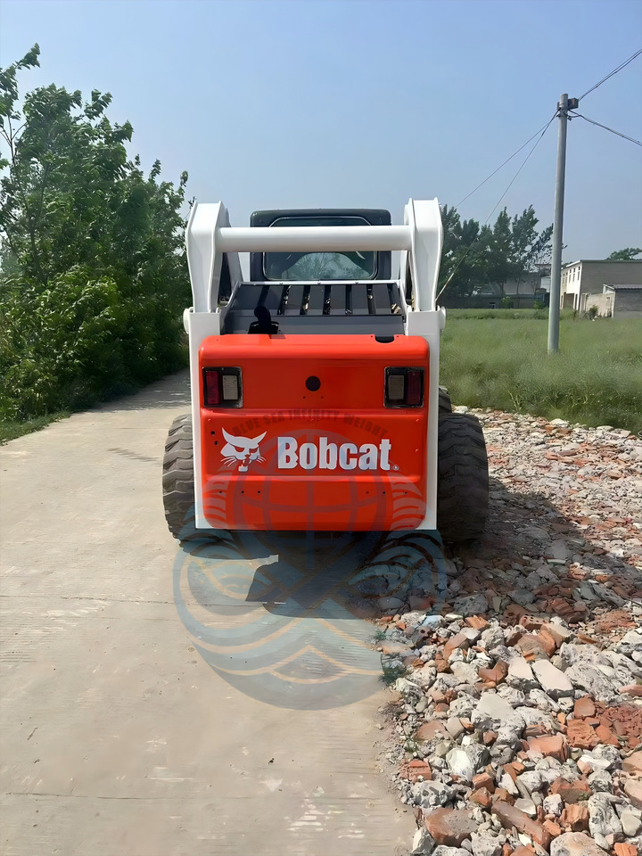 BOBCAT 330 - Мини-погрузчик с бортовым поворотом: фото 5 BOBCAT 330 - Мини-погрузчик с бортовым поворотом: фото 5