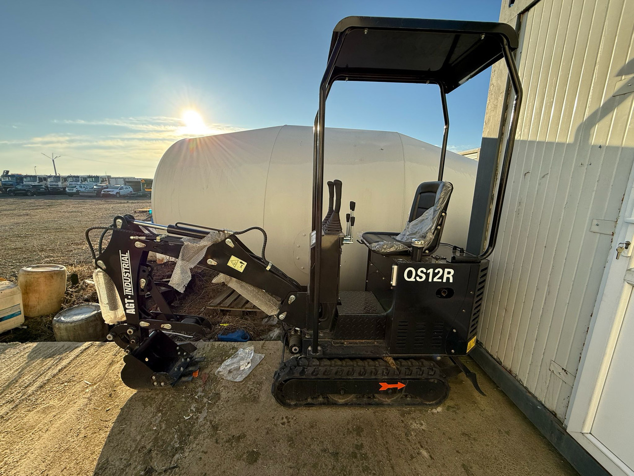 MINIEXCAVATOR JPC H10 - Мини-экскаватор: фото 3 MINIEXCAVATOR JPC H10 - Мини-экскаватор: фото 3