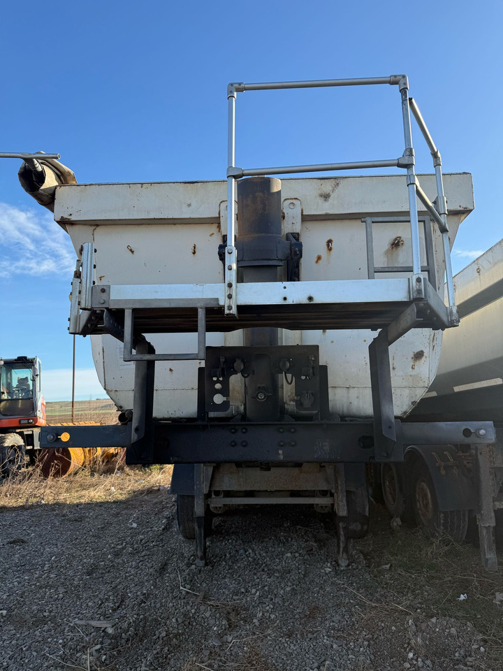 SCHMITZ-GOTHA SKI 24 Tipper Semi-trailer - Самосвальный полуприцеп: фото 3 SCHMITZ-GOTHA SKI 24 Tipper Semi-trailer - Самосвальный полуприцеп: фото 3