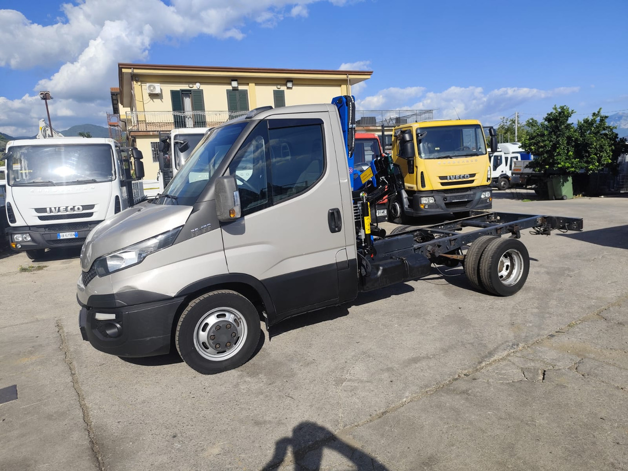 IVECO DAILY 35-130 - Автоманипулятор, Малотоннажный самосвал: фото 2 IVECO DAILY 35-130 - Автоманипулятор, Малотоннажный самосвал: фото 2
