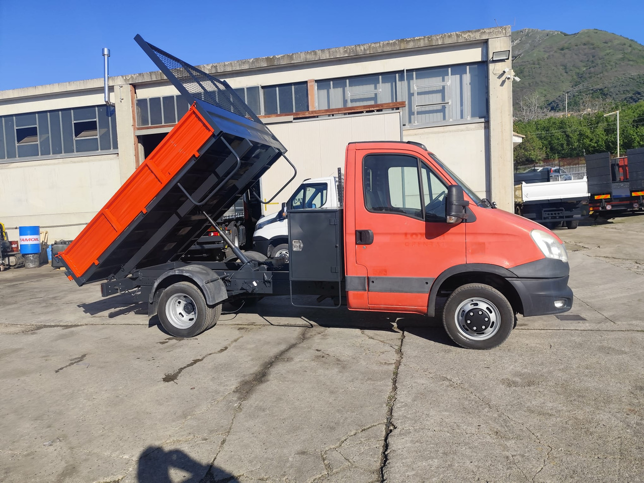 IVECO DAILY 35C13 - Малотоннажный самосвал: фото 5 IVECO DAILY 35C13 - Малотоннажный самосвал: фото 5