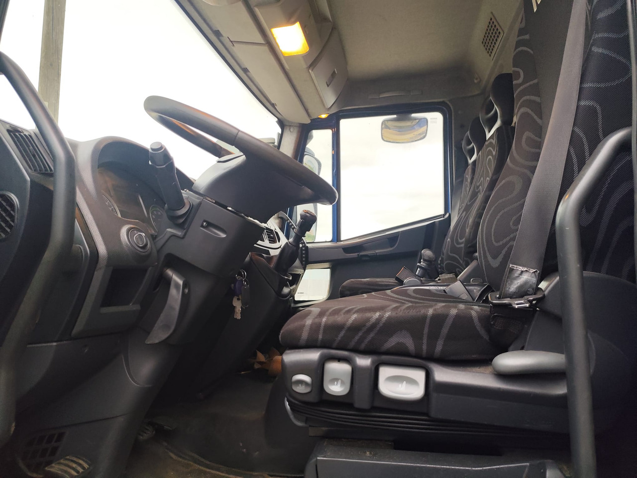 IVECO EUROCARGO 190EL28 - Грузовик-шасси: фото 5 IVECO EUROCARGO 190EL28 - Грузовик-шасси: фото 5