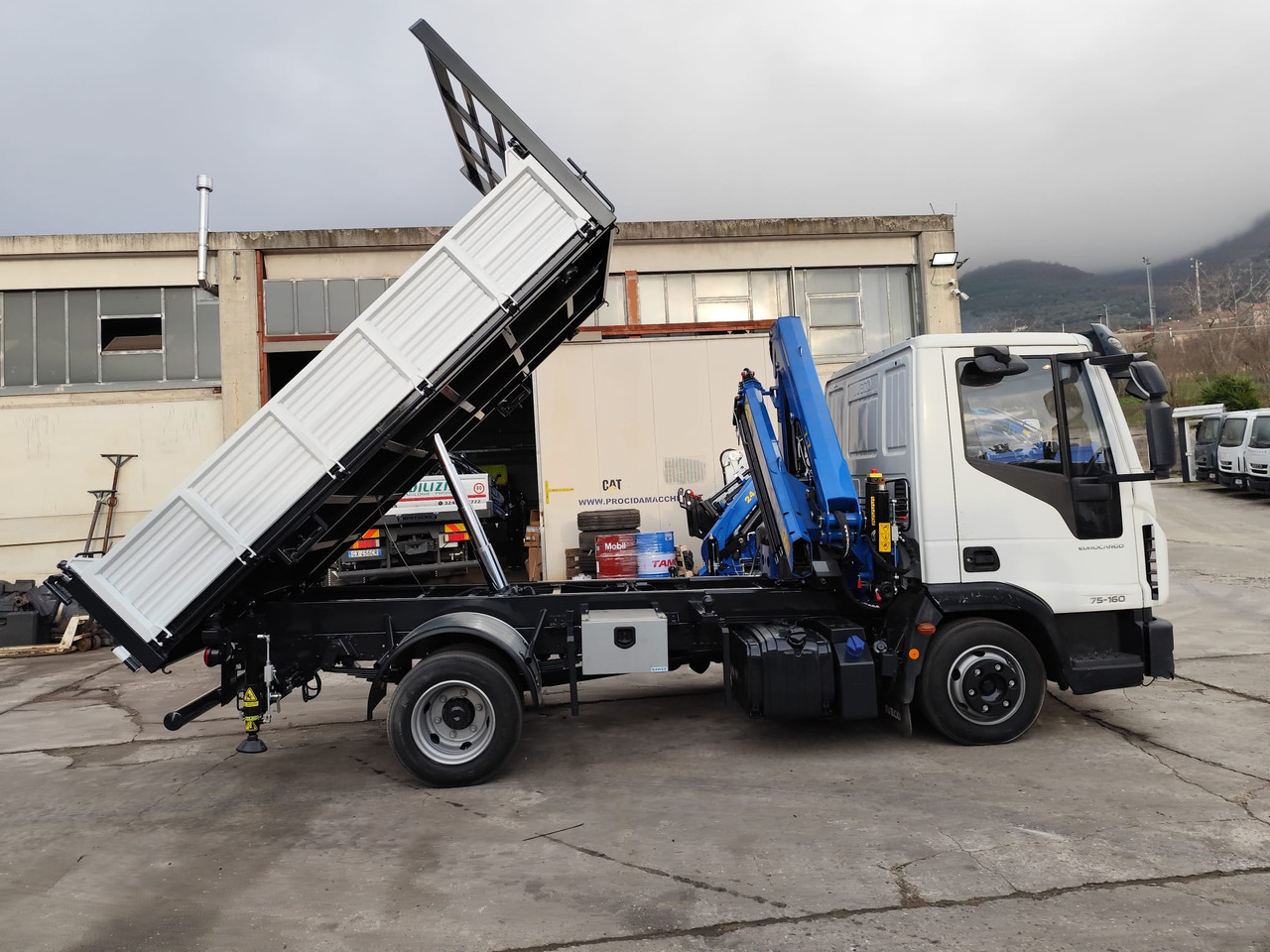 IVECO EUROCARGO 75-160 - Самосвал, Автоманипулятор: фото 5 IVECO EUROCARGO 75-160 - Самосвал, Автоманипулятор: фото 5