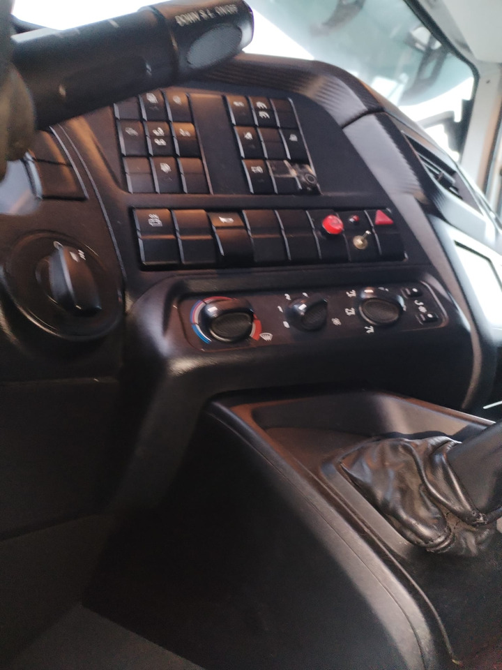 IVECO STRALIS AD 260S31 XP - Грузовик-шасси: фото 5 IVECO STRALIS AD 260S31 XP - Грузовик-шасси: фото 5