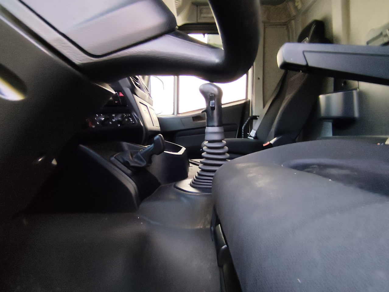 IVECO STRALIS AD 260S31 XP - Грузовик-шасси: фото 4 IVECO STRALIS AD 260S31 XP - Грузовик-шасси: фото 4