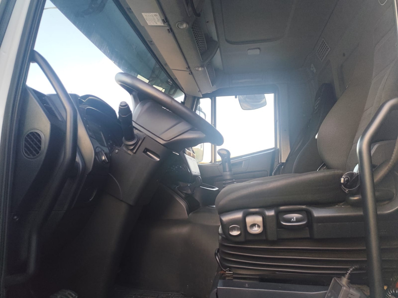 IVECO STRALIS AD 260S31 XP - Грузовик-шасси: фото 2 IVECO STRALIS AD 260S31 XP - Грузовик-шасси: фото 2