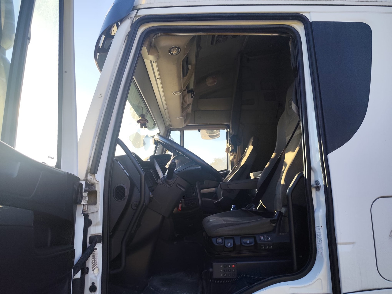 STRALIS 260S42 - Тентованный грузовик: фото 3 STRALIS 260S42 - Тентованный грузовик: фото 3