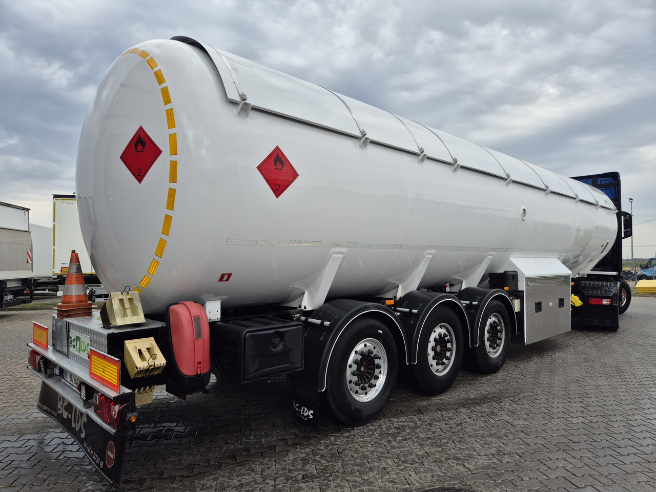 BC-LDS EMERSON/ propane/ butane/ lpg/ gpl - Полуприцеп-цистерна: фото 1 BC-LDS EMERSON/ propane/ butane/ lpg/ gpl - Полуприцеп-цистерна: фото 1