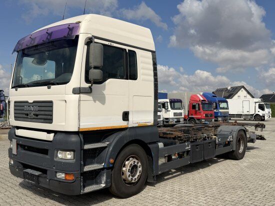 MAN RGA 18.400 Euro 5 Abrollkipper - Крюковой мультилифт: фото 2 MAN RGA 18.400 Euro 5 Abrollkipper - Крюковой мультилифт: фото 2