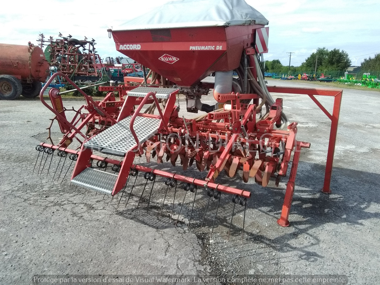 KUHN SEMOIR EN LIGNE ACCORD PNEUMATIC - Посевной комплекс: фото 3 KUHN SEMOIR EN LIGNE ACCORD PNEUMATIC - Посевной комплекс: фото 3