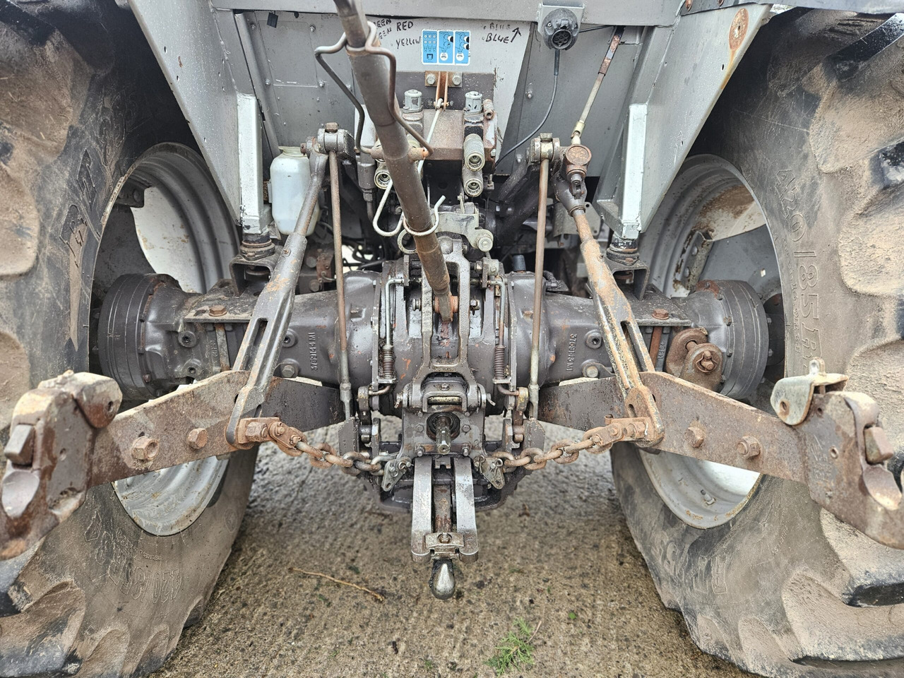 1993 MF 390T 4wd tractor, good off farm condition - Трактор: фото 4 1993 MF 390T 4wd tractor, good off farm condition - Трактор: фото 4