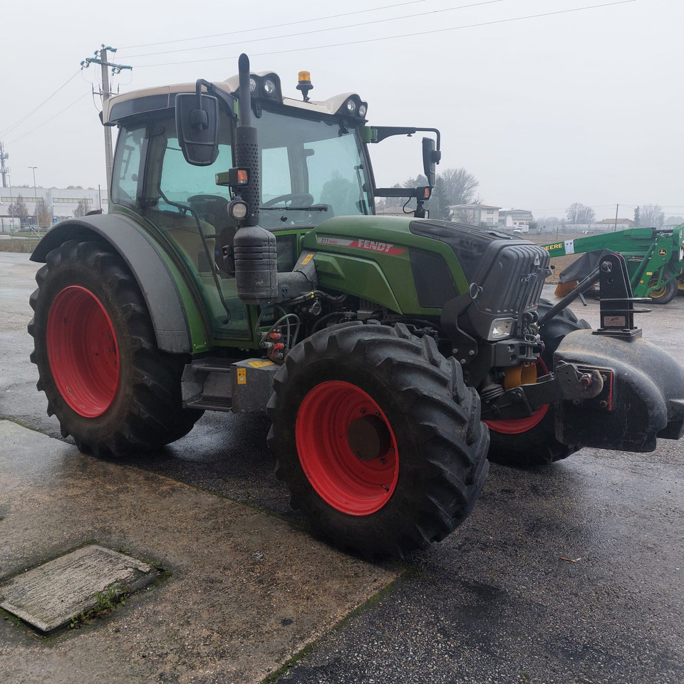 FENDT 211 - Трактор: фото 4 FENDT 211 - Трактор: фото 4