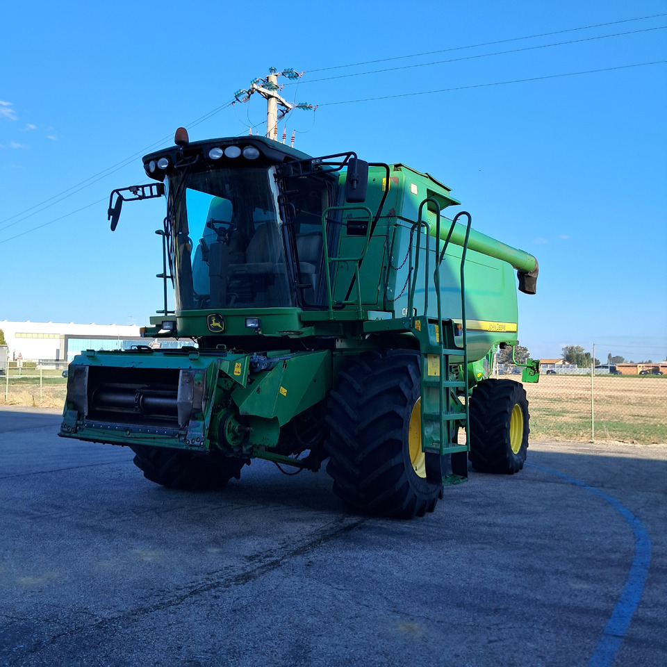JOHN DEERE C670 - Зерноуборочный комбайн: фото 1 JOHN DEERE C670 - Зерноуборочный комбайн: фото 1