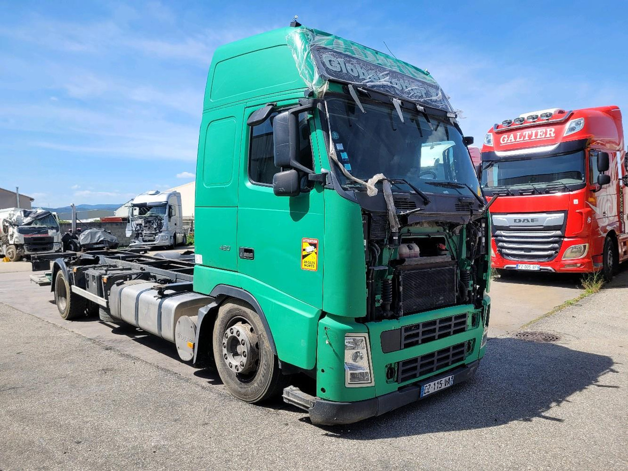 VOLVO FH12 420 GLOBETROTTER - Грузовик-контейнеровоз/ Сменный кузов: фото 1 VOLVO FH12 420 GLOBETROTTER - Грузовик-контейнеровоз/ Сменный кузов: фото 1