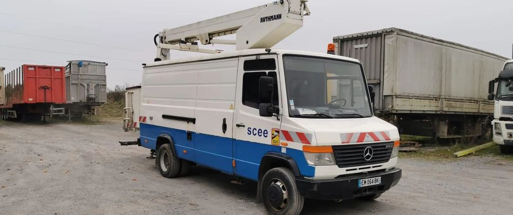 Mercedes-Benz VARIO 815D 17 M - Грузовик с подъемником: фото 3 Mercedes-Benz VARIO 815D 17 M - Грузовик с подъемником: фото 3