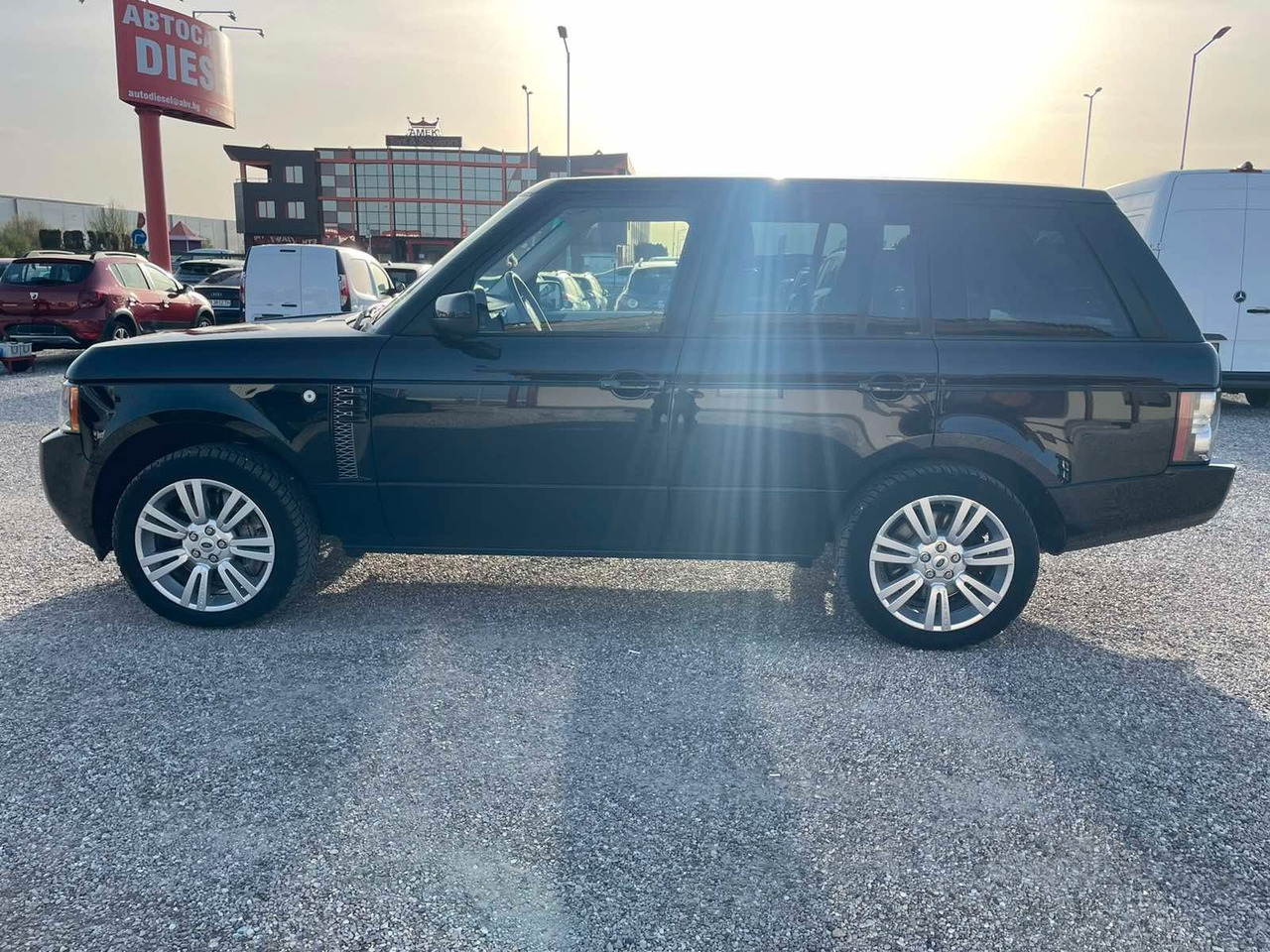 Land Rover Range Rover Vogue 4.4 TDV8 - Внедорожник: фото 4 Land Rover Range Rover Vogue 4.4 TDV8 - Внедорожник: фото 4