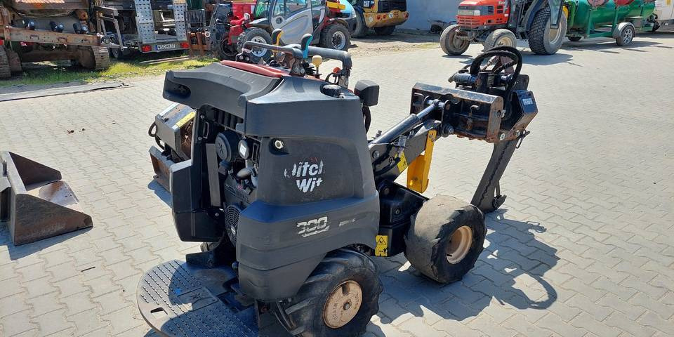 Ditch Witch R300 koparka łańcuchowa pługoukładacz - Траншеекопатель: фото 4 Ditch Witch R300 koparka łańcuchowa pługoukładacz - Траншеекопатель: фото 4