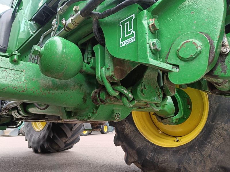 Трактор John Deere 6215R: фото 11