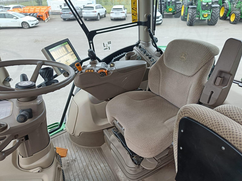 Трактор John Deere 6215R: фото 12