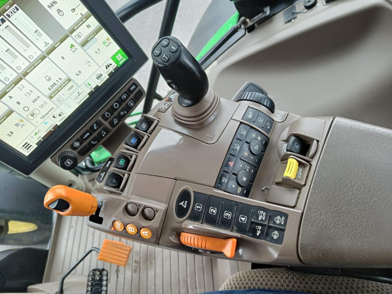 Трактор John Deere 6215R: фото 13